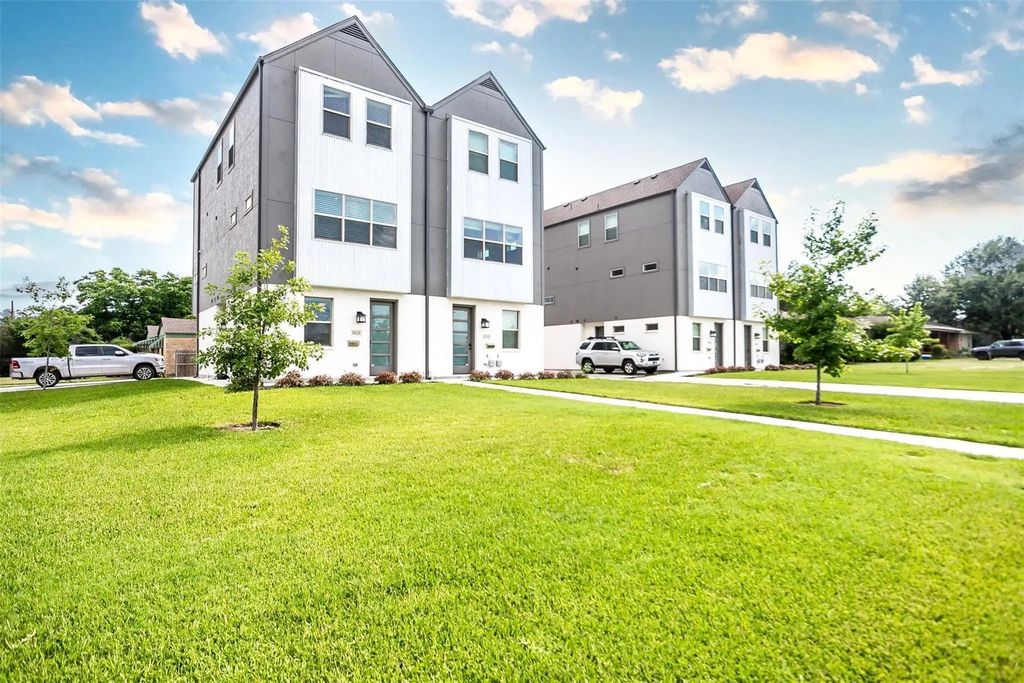 3513 S Hills Avenue, Fort Worth