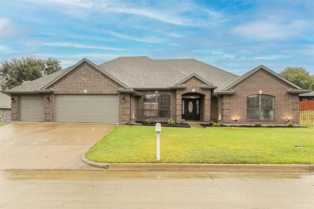 1642 Oxford Drive, Kaufman