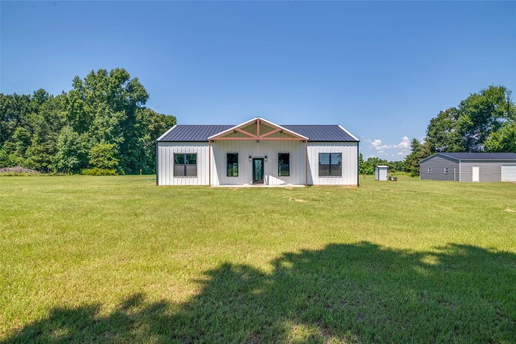 5100 Fm 1652, Grand Saline
