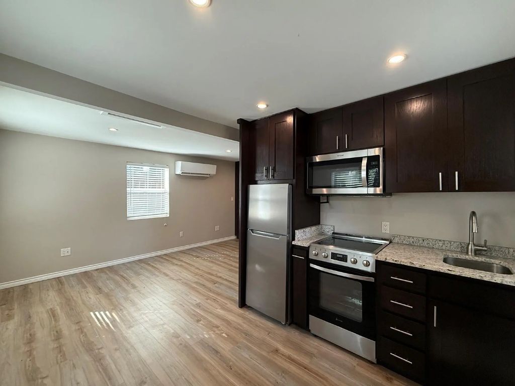 2519 N Garrett Avenue, Dallas