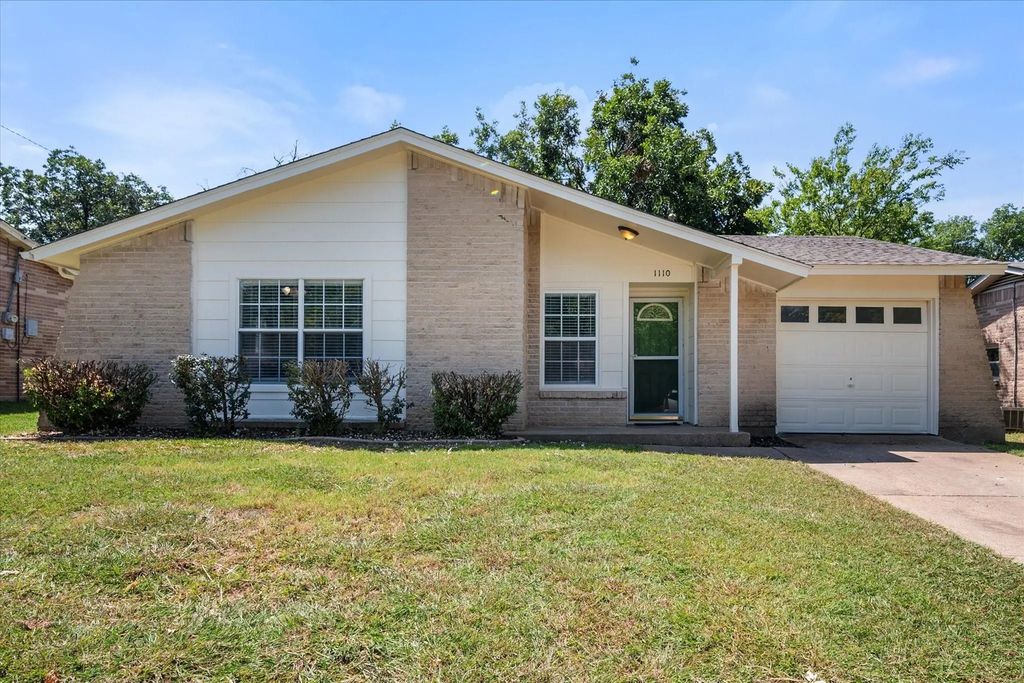 1110 Rosewood Lane, Arlington