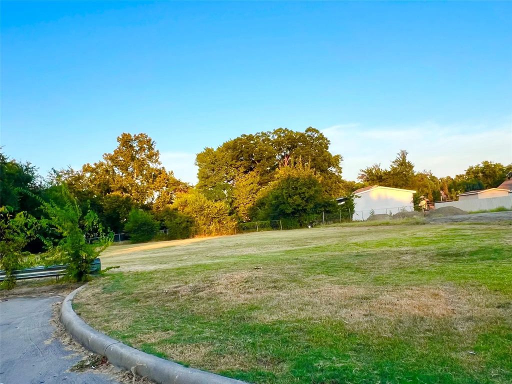 1252 N Tillery Avenue, Dallas