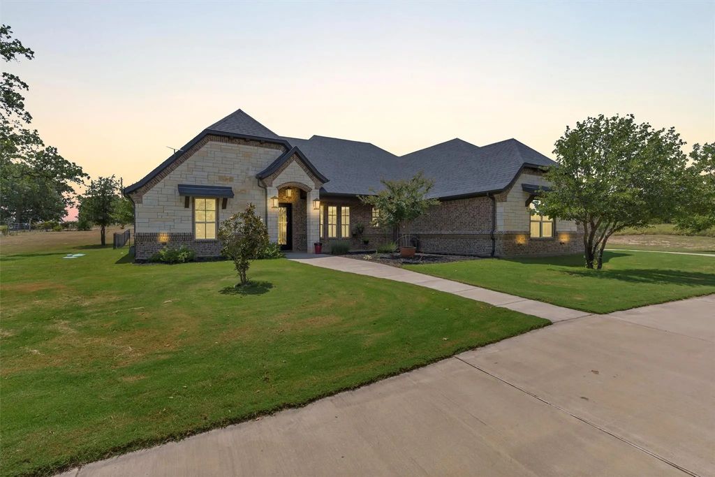 4030 Neri Oaks Court, Granbury