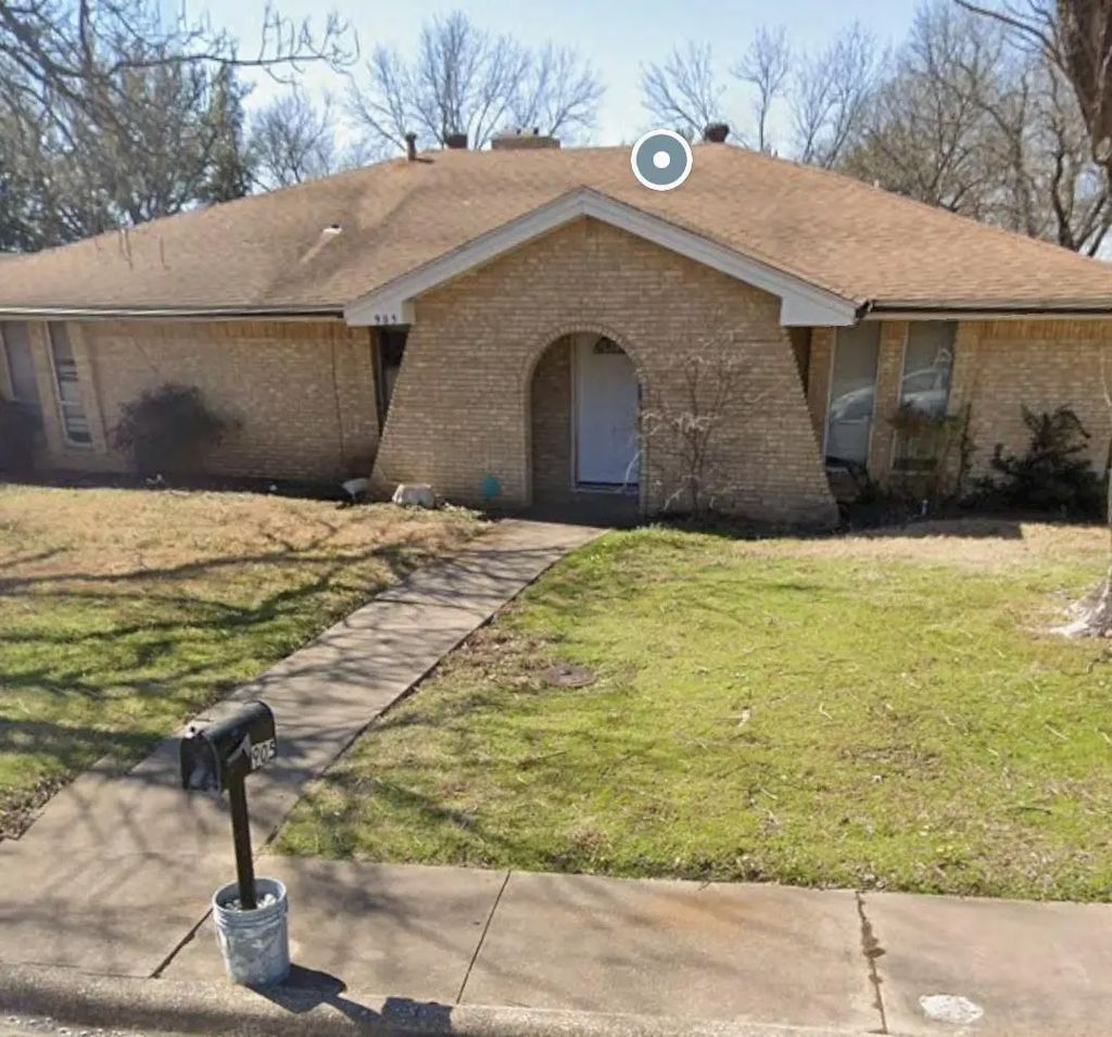 905 Pine Tree Lane, DeSoto