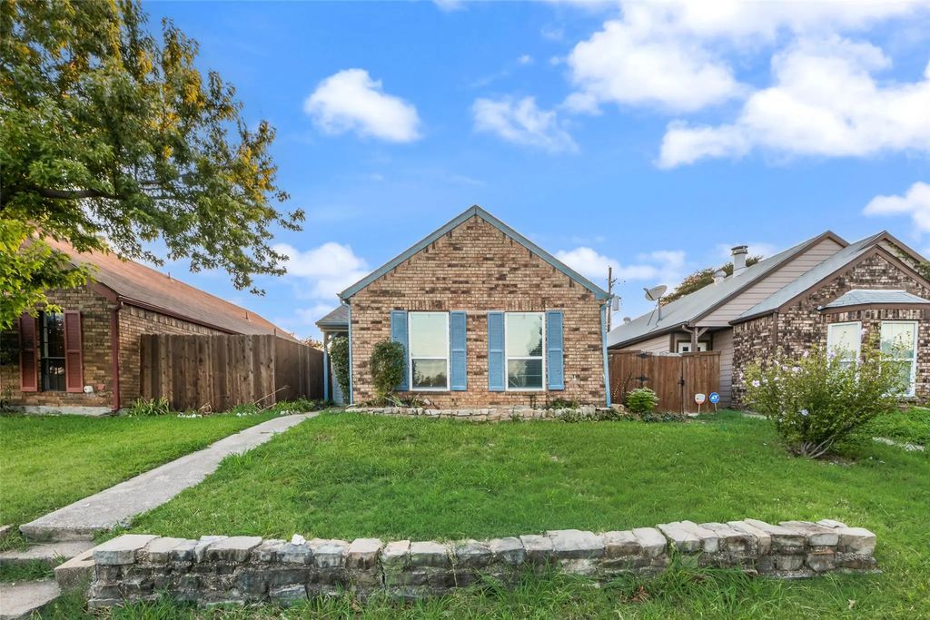 325 Teakwood Lane, Lewisville