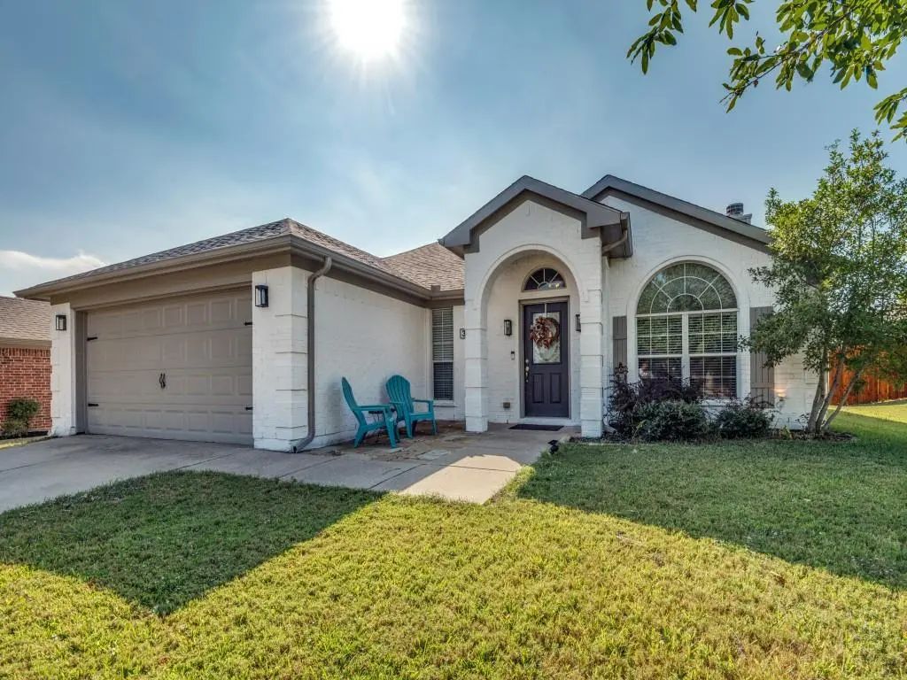 312 Sagebrush Lane, Waxahachie