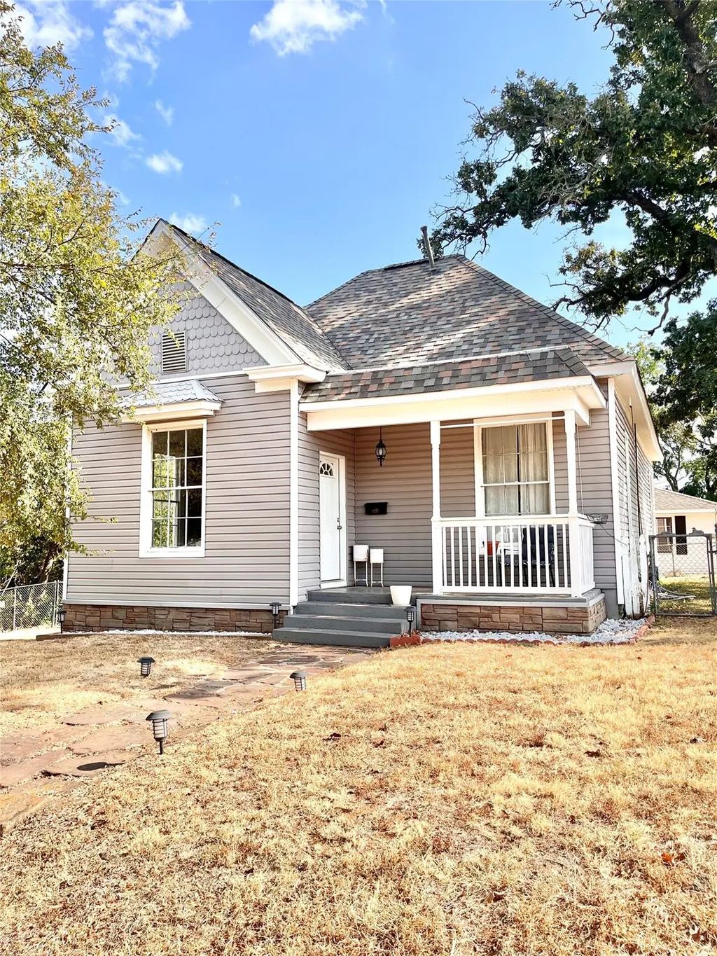 1530 W Woodard Street, Denison