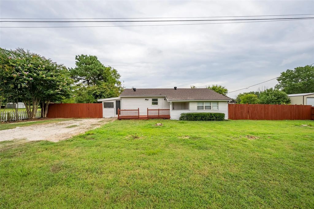 2317 Chapel Lane, Cleburne