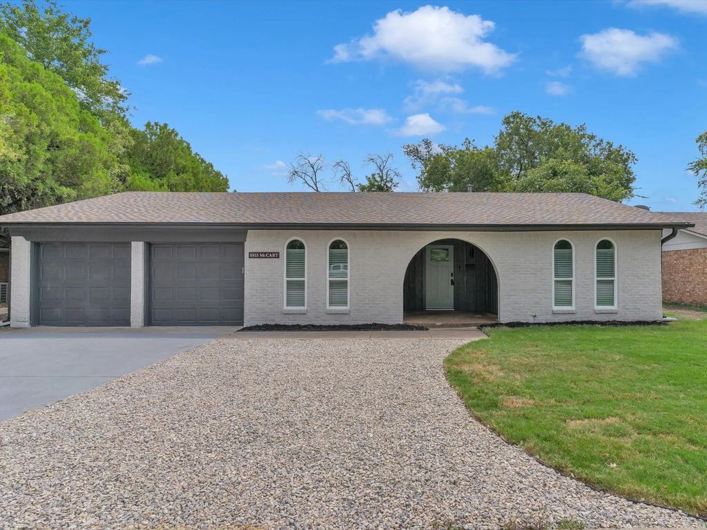 5813 Mccart Avenue, Fort Worth