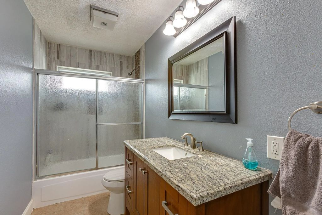 9621 Rustown Drive, Dallas