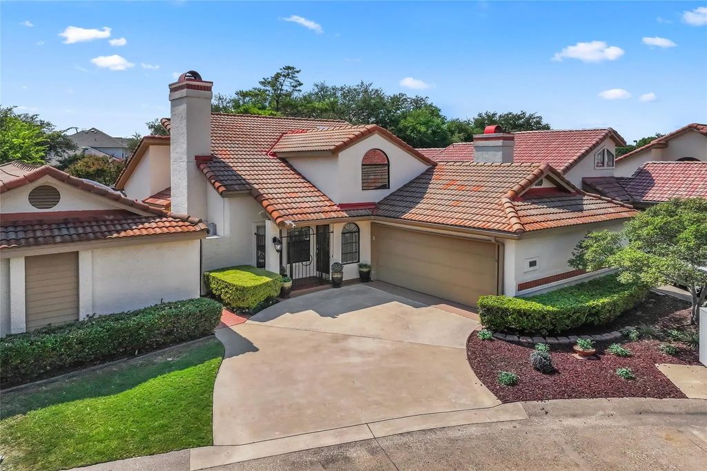 619 Mission Circle, Irving