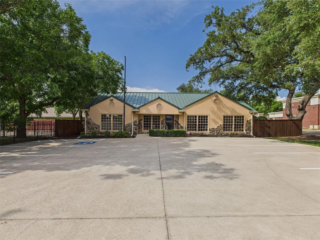 335 W Main Street, Lewisville
