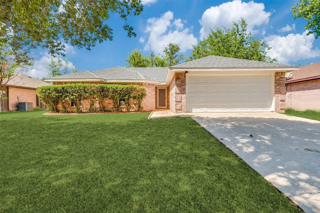 411 Buckskin Drive, Red Oak
