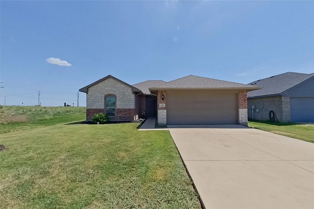 1701 Crimson Avenue, Farmersville