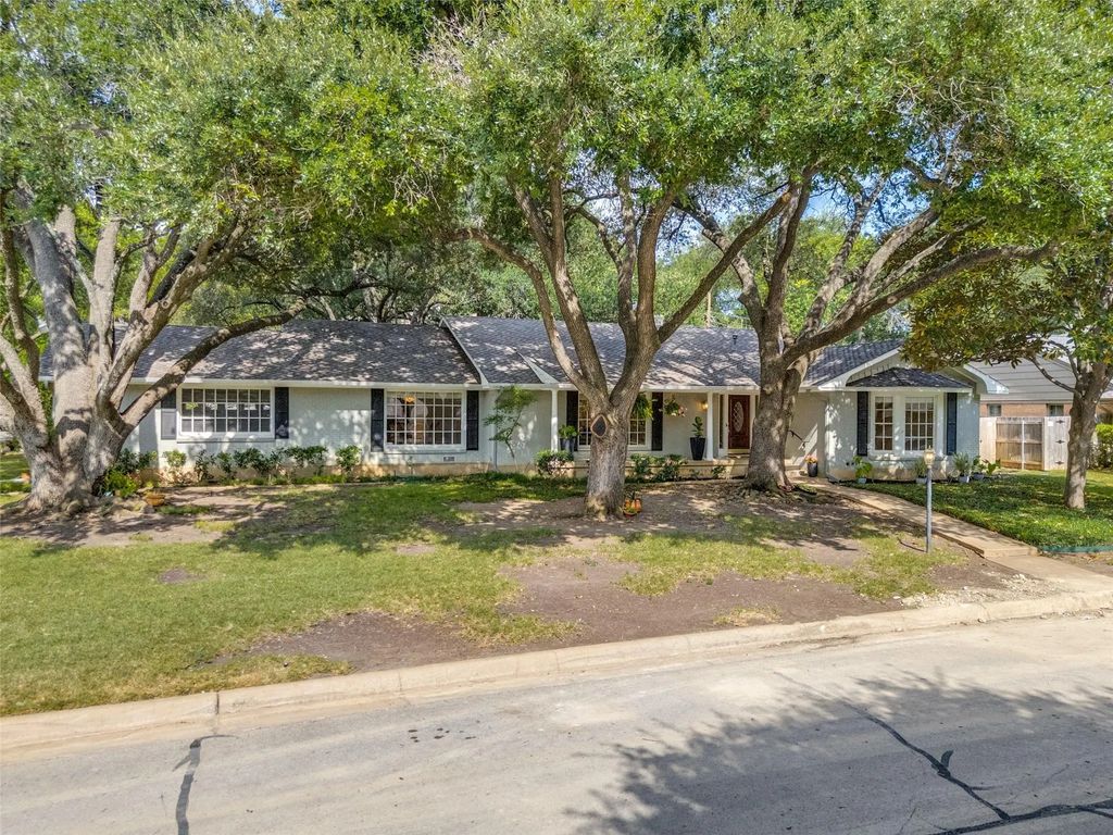 3816 Trails Edge Road, Fort Worth