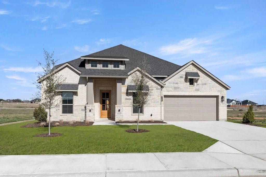 1320 Red Rock, Hewitt