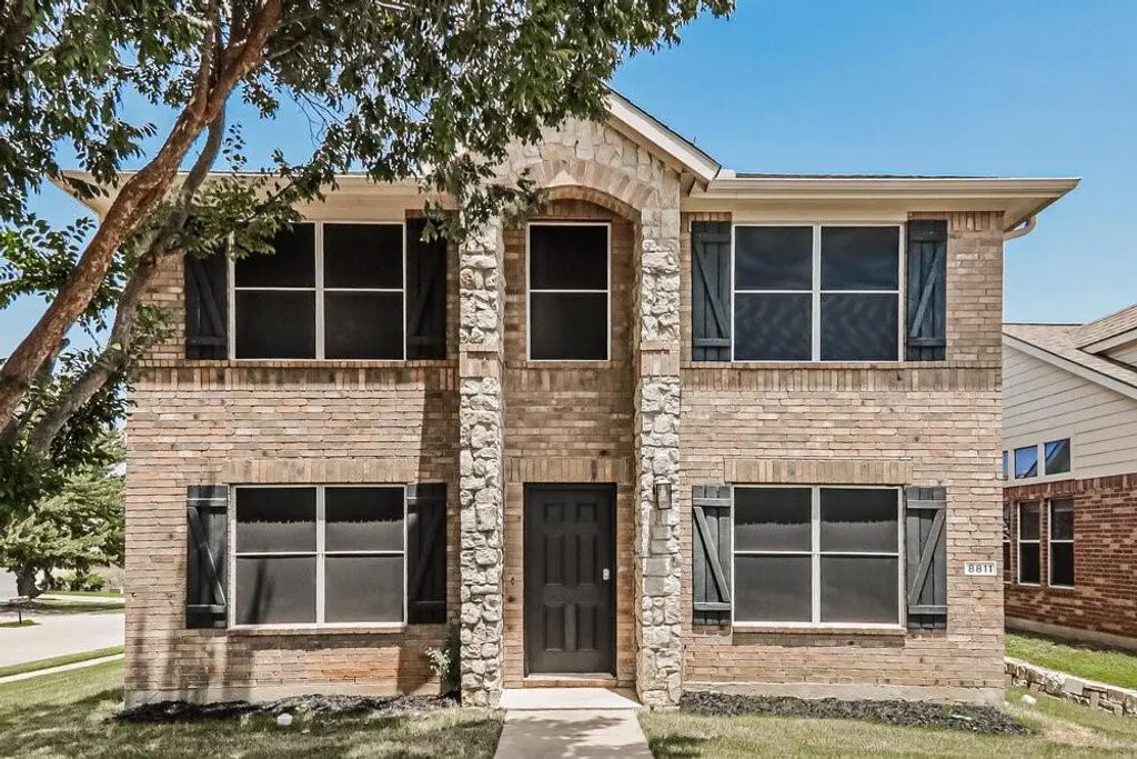 8811 Eastwood Avenue, Cross Roads
