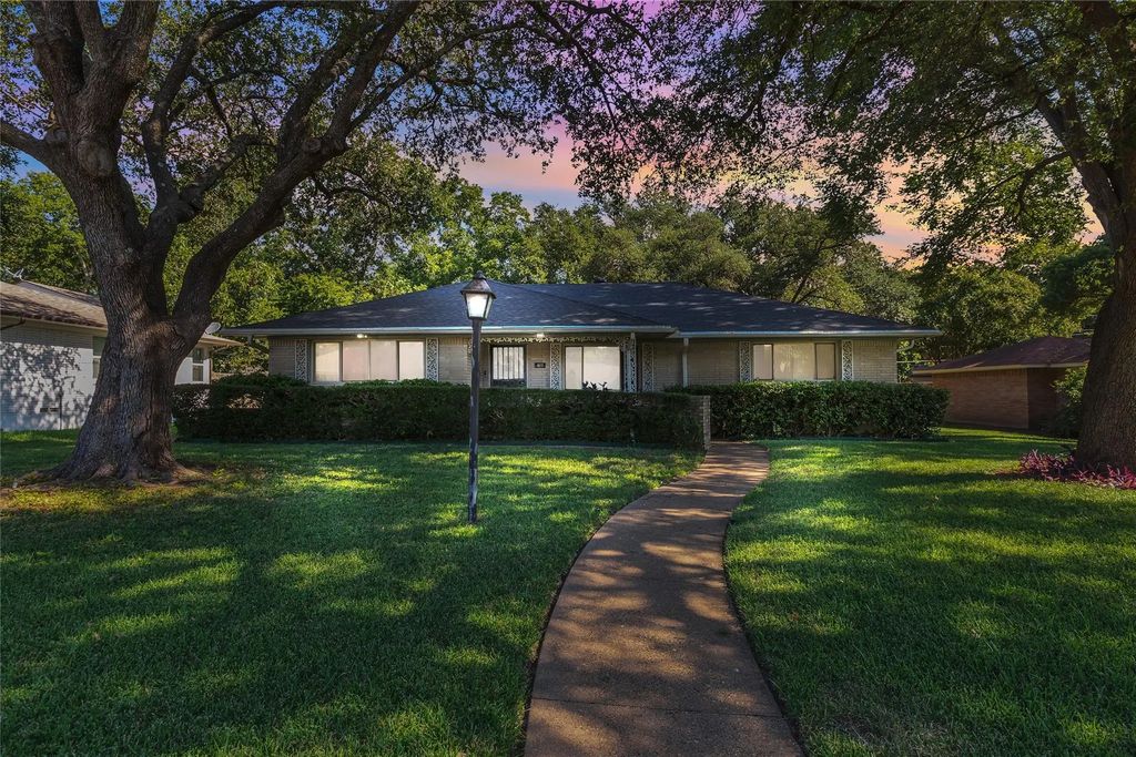 827 Green Hill Road, Dallas