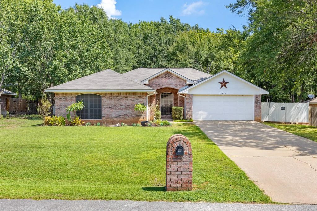 15320 Country Acres Drive, Lindale