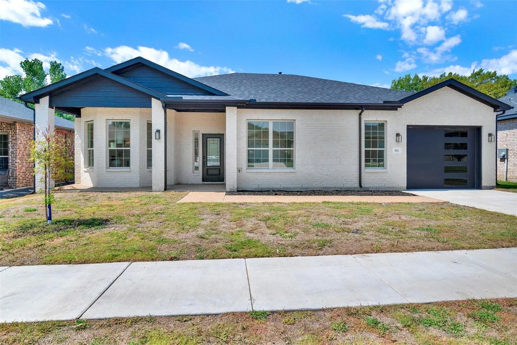 821 Hearthside Way, McKinney