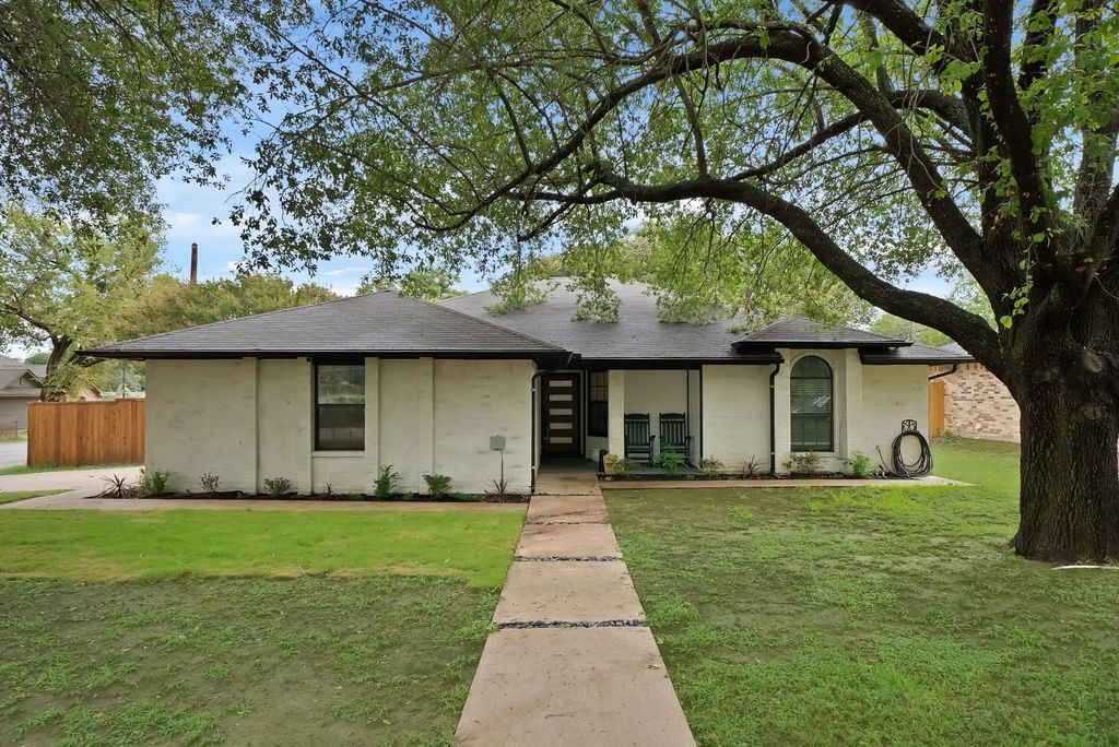 932 Rosebud Drive, Azle