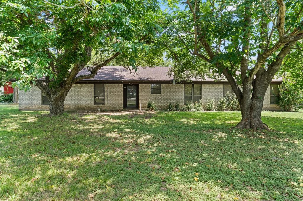 613 N Old Robinson Road, Waco