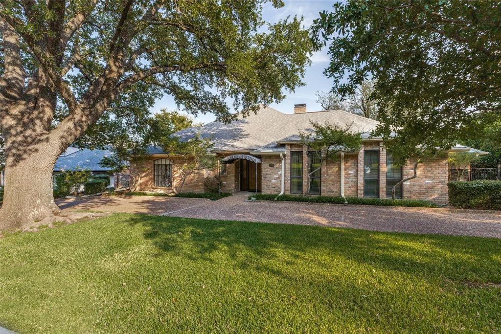 8638 Middle Downs Drive, Dallas