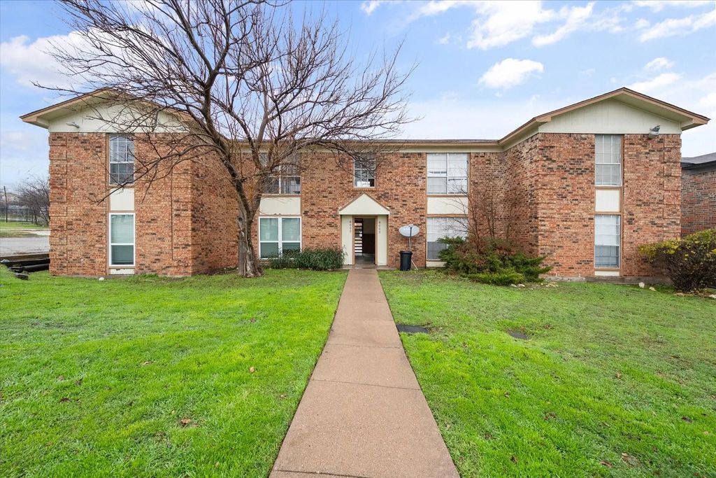 8000 Cambridge Circle B, White Settlement