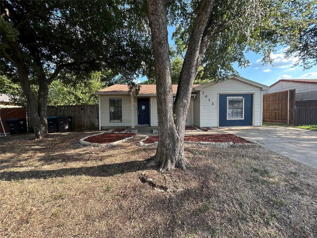 7012 Newberry Court E, Fort Worth