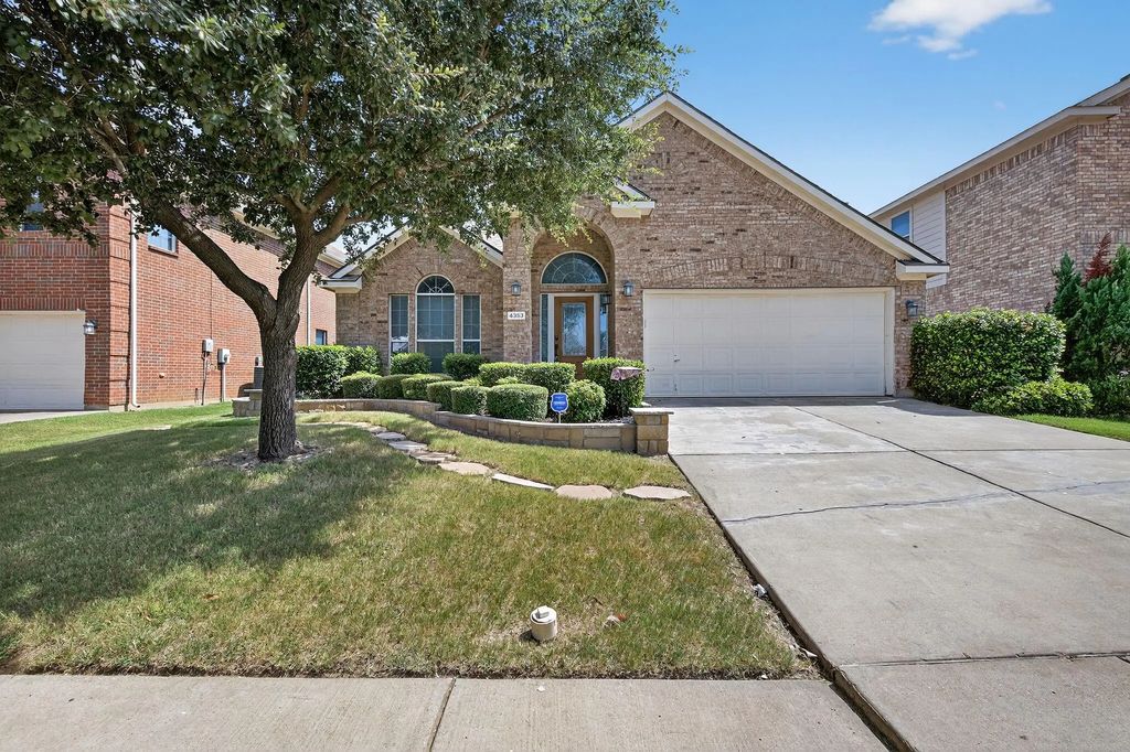 4353 Mountain Crest Drive, Fort Worth