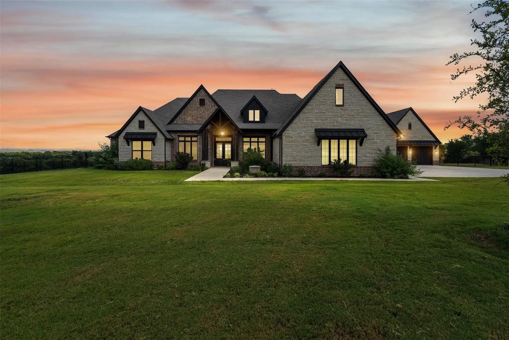 2001 Hidden Bluff Road, Aledo