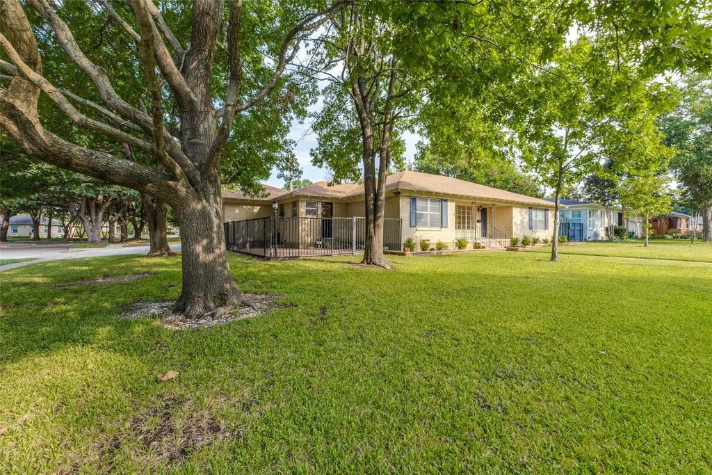 9735 Cloister Drive, Dallas