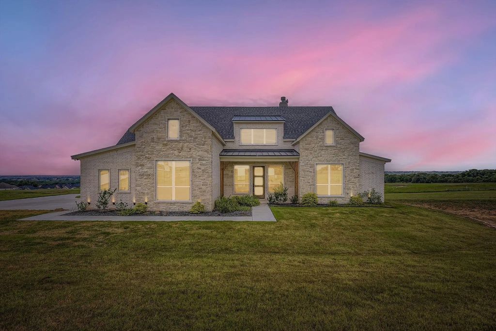 1012 Agnes N, Springtown