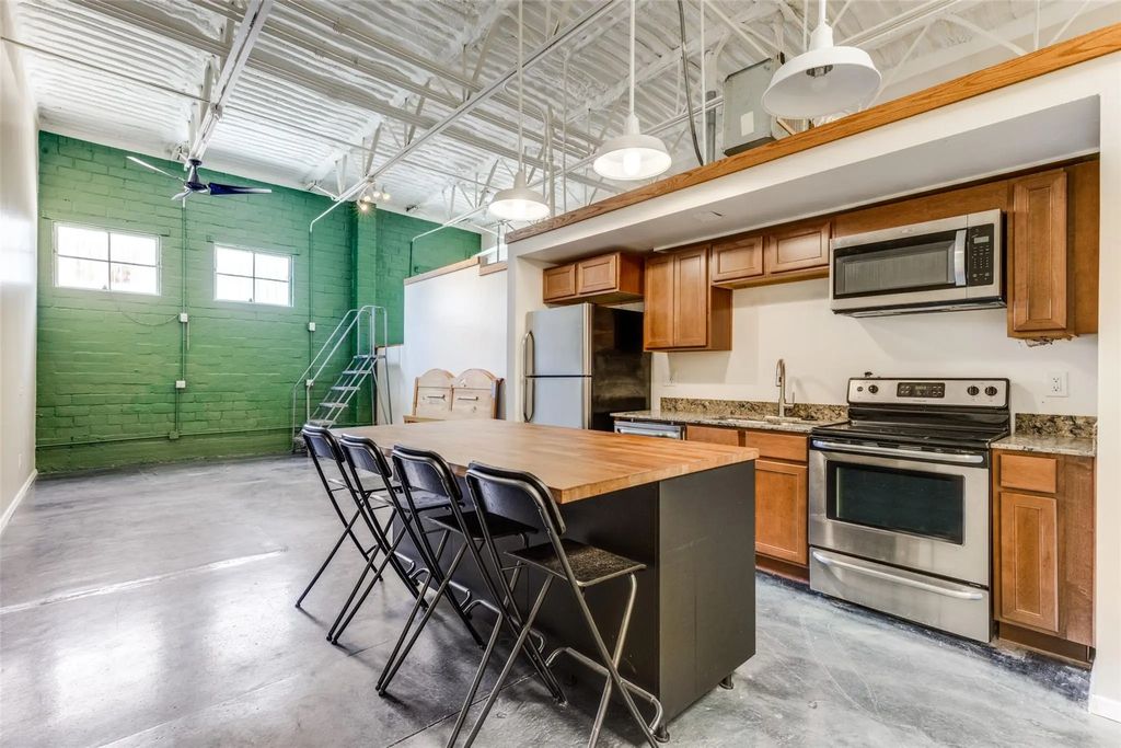 1813 Clarence Street 11, Dallas