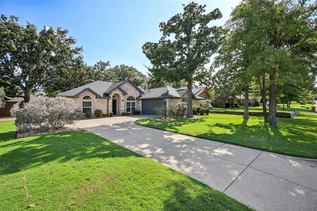 1264 Stonehill Court, Kennedale