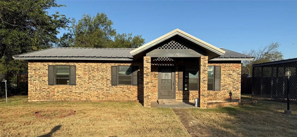 810 Lee Court, Tuscola