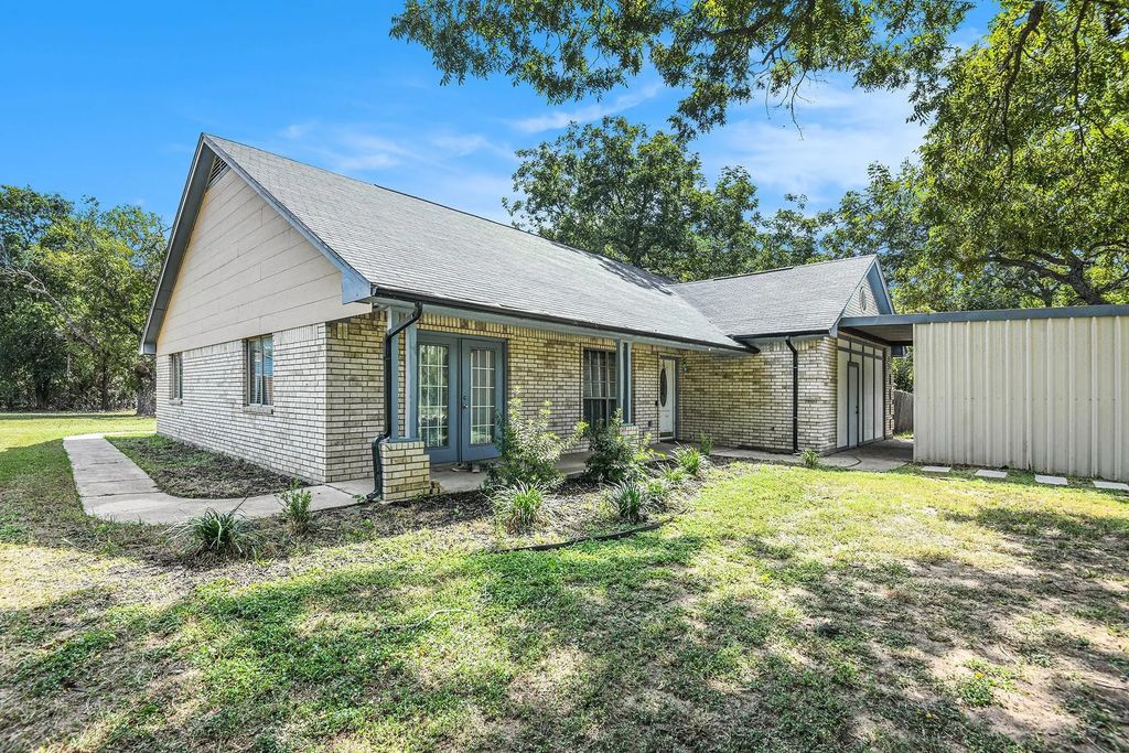 141 County Road 4870, Newark