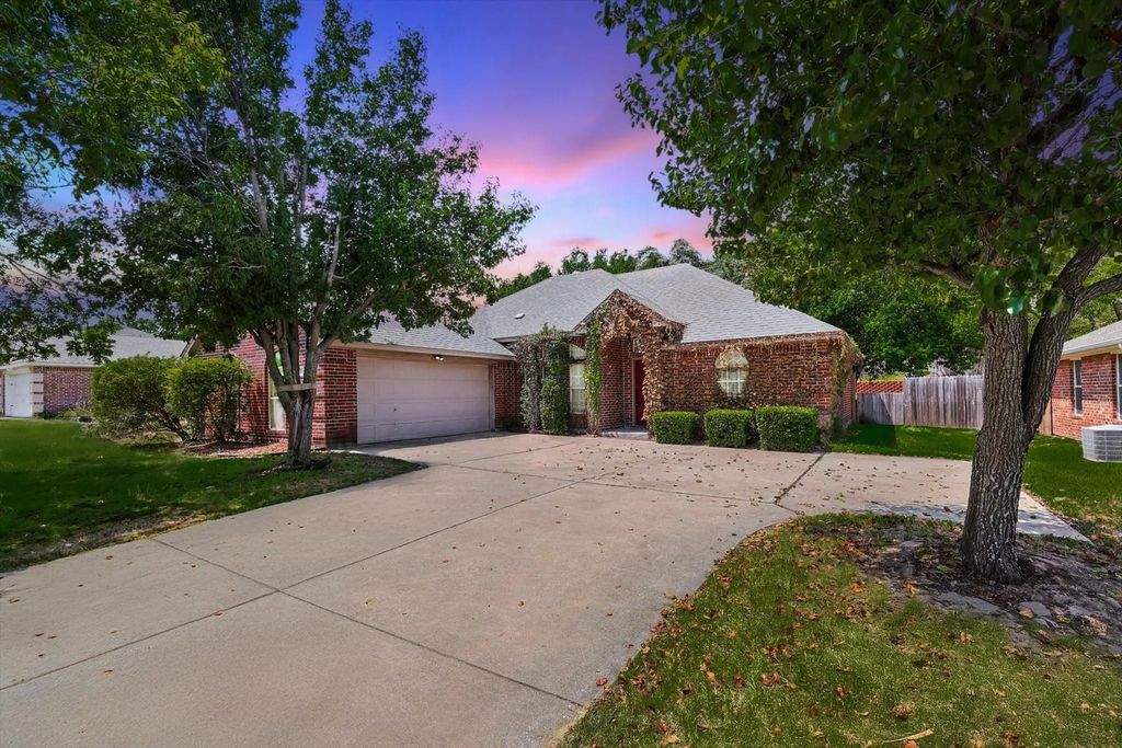 229 Wellington Trail, Weatherford