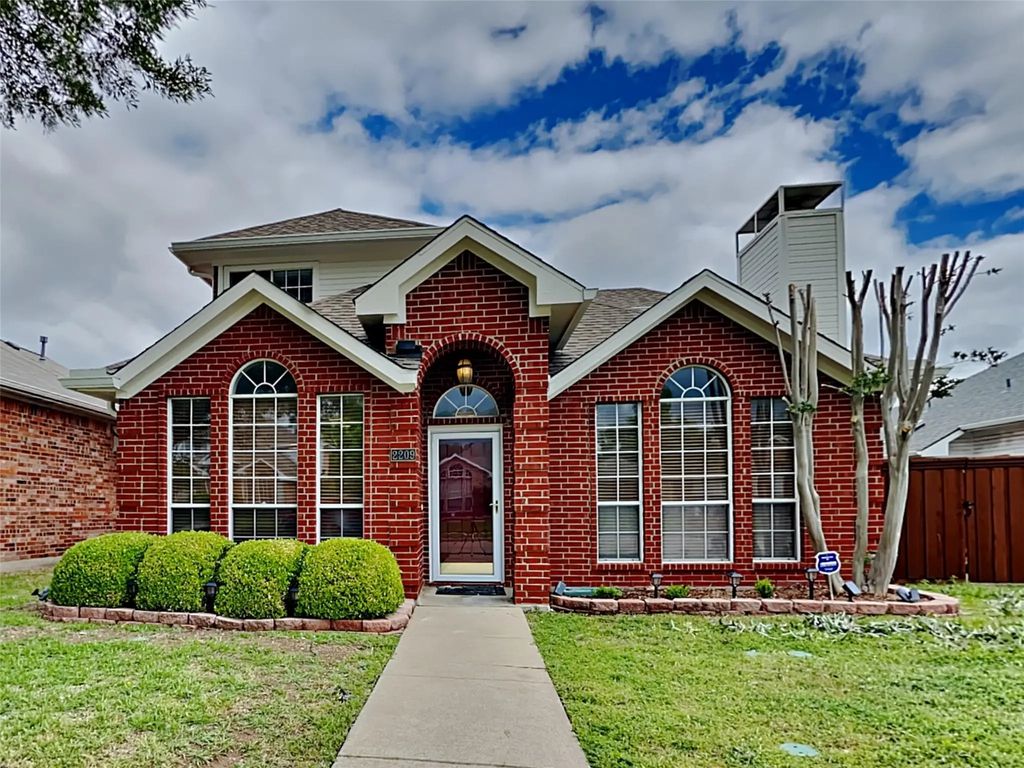 2209 Chapman Drive, Carrollton