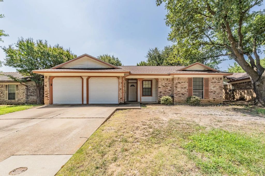 214 Kalmia Drive, Arlington