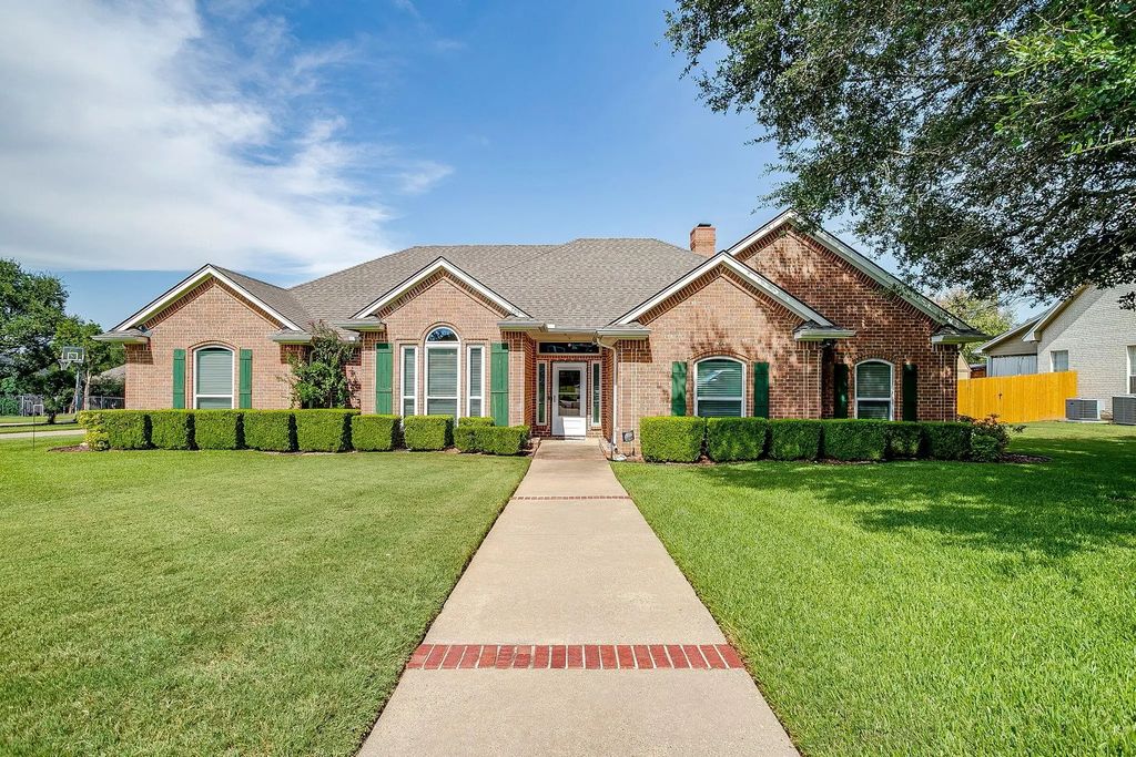 705 Brandon Drive, Cleburne