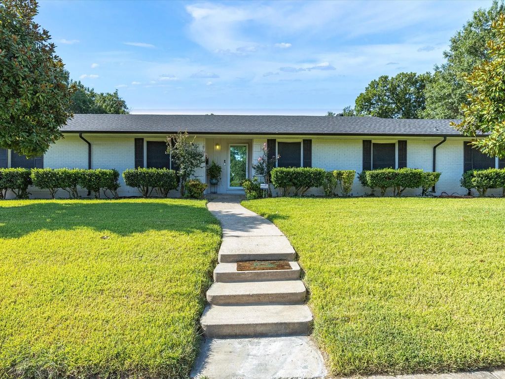 1318 Brook Valley Lane, Dallas