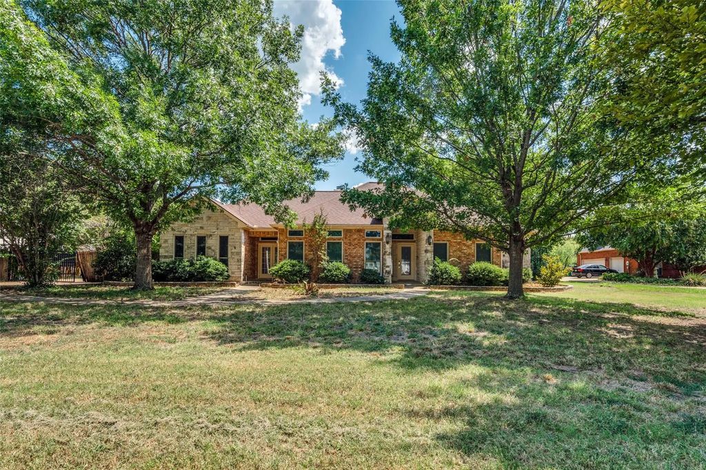 2852 S Lakeview Drive, Cedar Hill