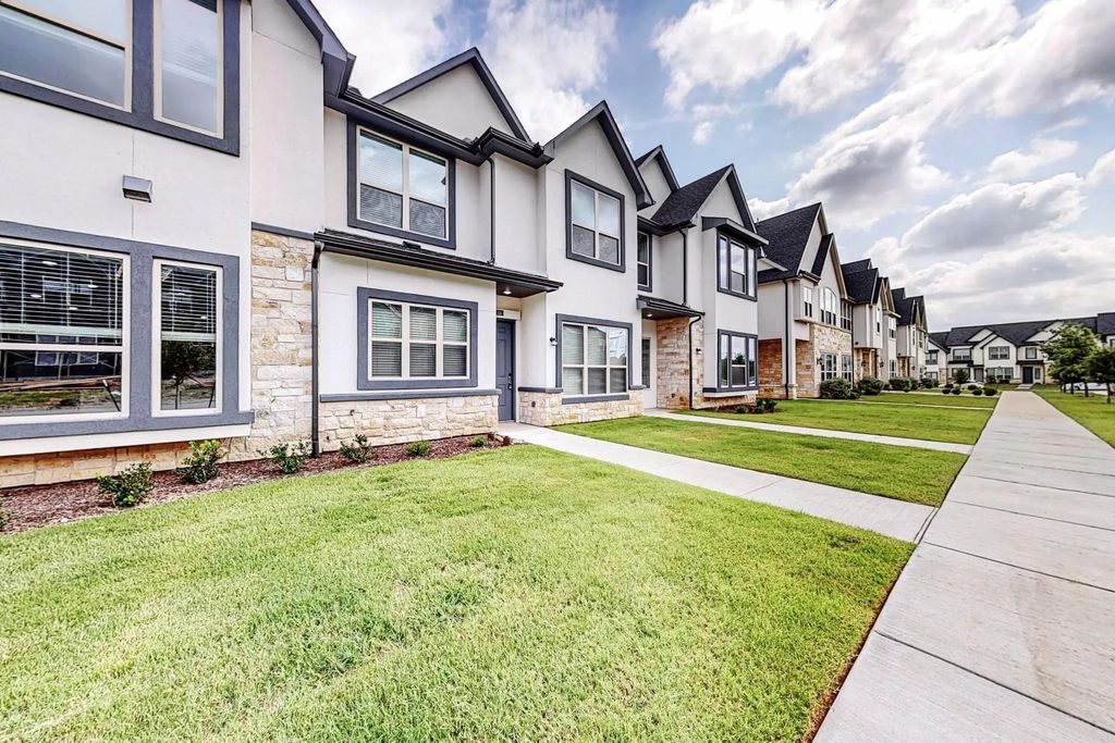 250 Buck Ridge Drive, Frisco