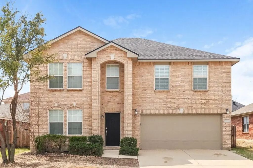 413 Emerald Creek Drive, Fort Worth
