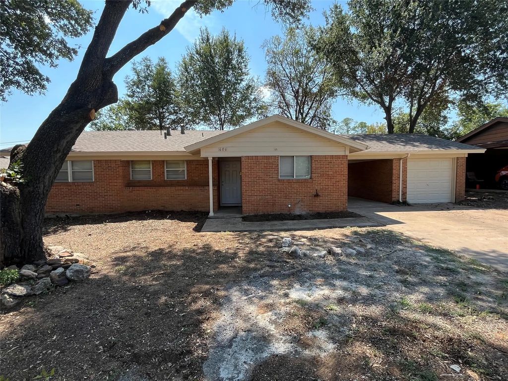 606 Lynda Lane, Arlington