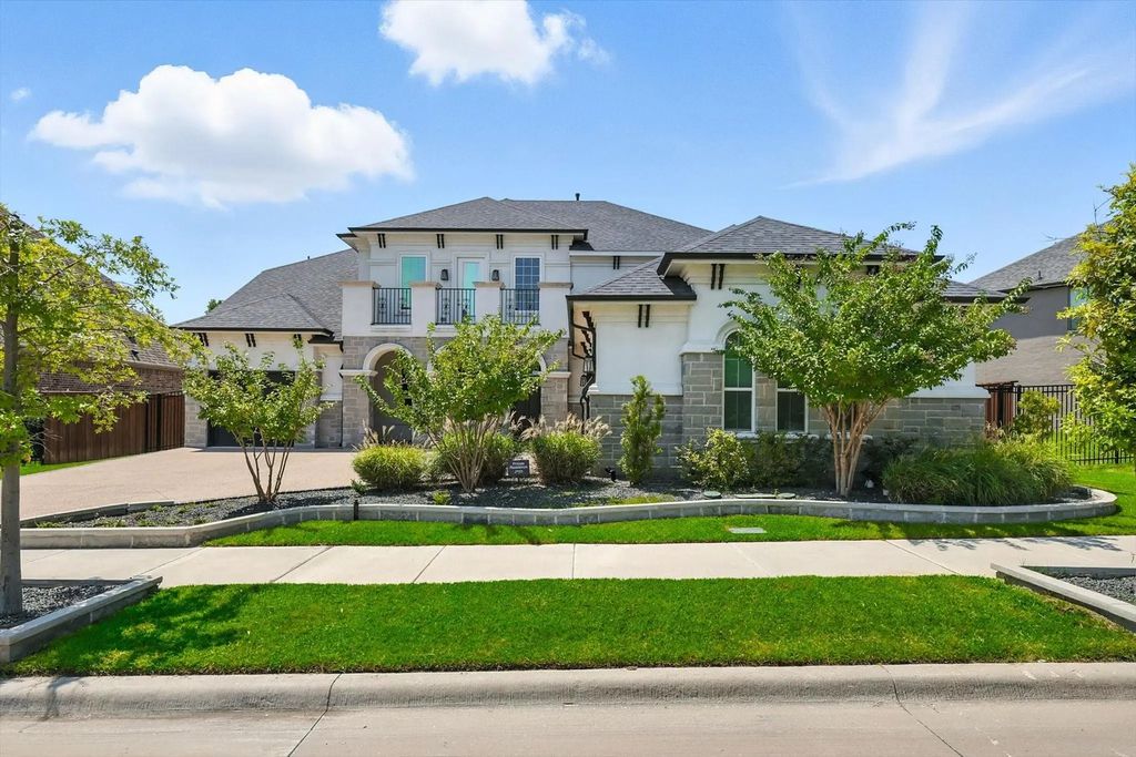 1812 Coopers Hawk Drive, Arlington