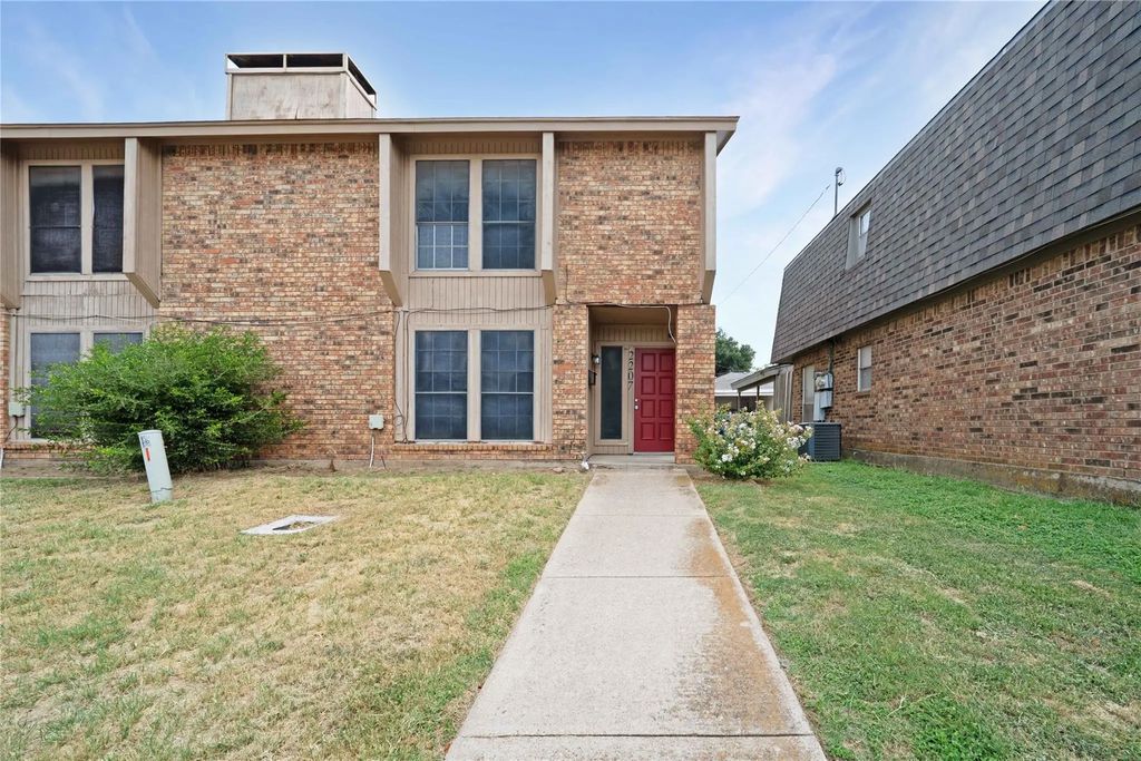 2205 Chase Court 2207, Dalworthington Gardens
