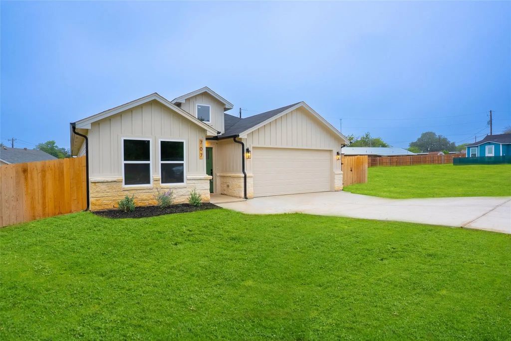 707 Keith Street, Granbury