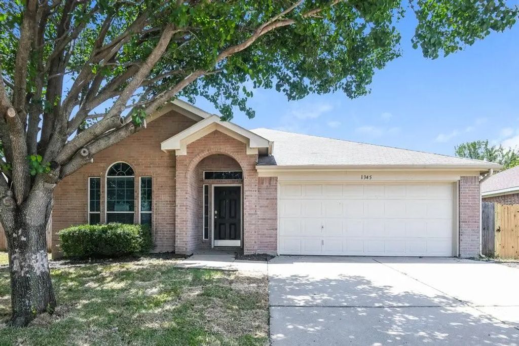 1345 Meadowbrook Lane, Crowley
